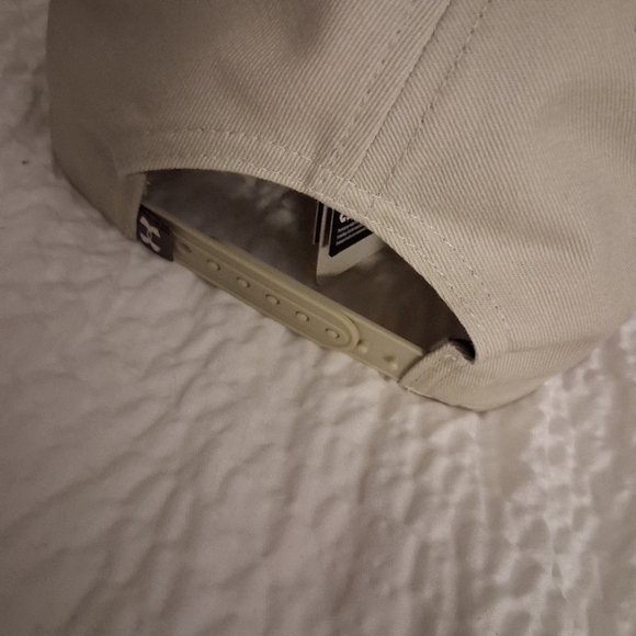 Under armour hat - Picture 2 of 3